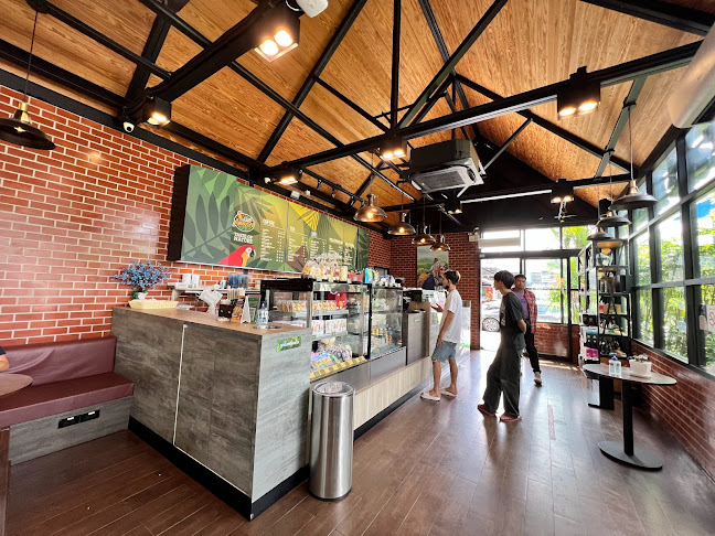 คาเฟ่ อเมซอน สาขามินิสยามพัทยาเหนือ - การบริการอาหารและที่พัก