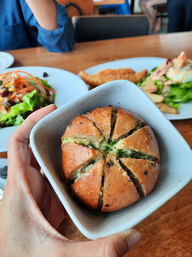 โอ้กะจู๋ สาขามาร์เก็ตวิลเลจ รังสิต - การบริการอาหารและที่พัก