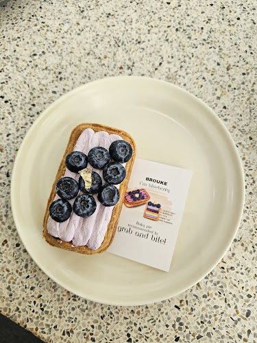 Brouke - การบริการอาหารและที่พัก