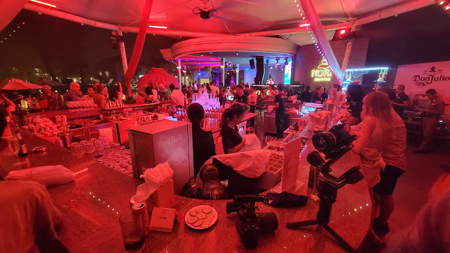 NORA Beach Club - การบริการอาหารและที่พัก