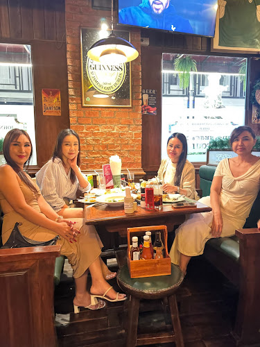 Opinii despre Irish Times Pub Phuket în อำเภอกะทู้ - การบริการอาหารและที่พัก