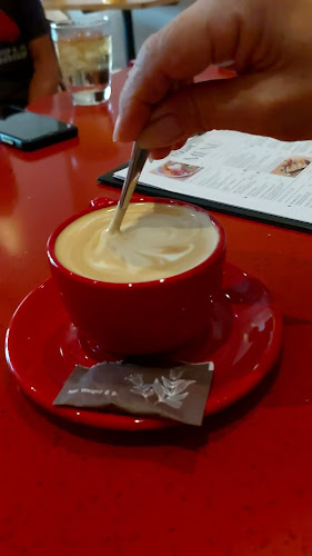 Eggsactly - เอ๊กแซ็คลี่ - การบริการอาหารและที่พัก