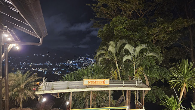 Opinii despre No.6 Restaurant Up The Hill în อำเภอกะทู้ - การบริการอาหารและที่พัก