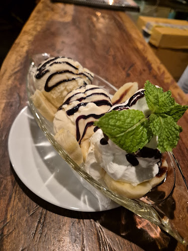 Happy Bar and Restaurant