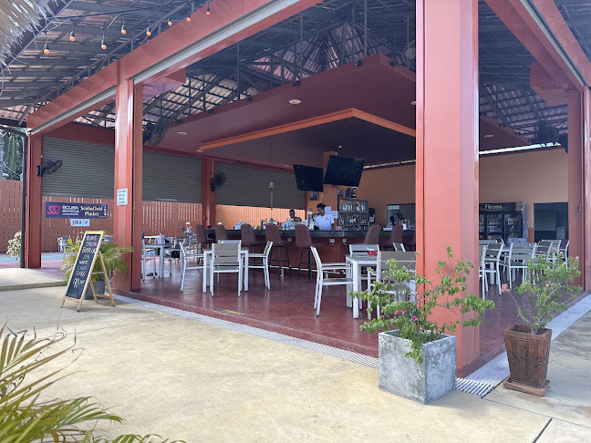 Comentarii opinii despre Shark Bites - Pool Bar and Pickleball