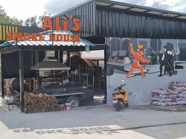 Ali's Smoke House