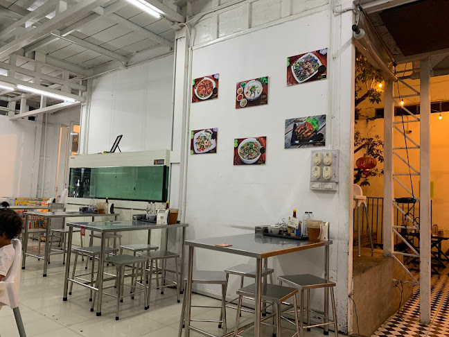 ข้าวต้มปลา ปัญญาชน & เบียร์วุ้น - การบริการอาหารและที่พัก