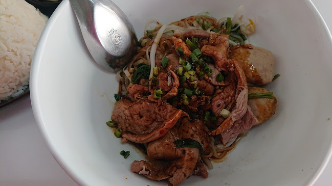 กอเต็กเชียง เมืองทอง - การบริการอาหารและที่พัก