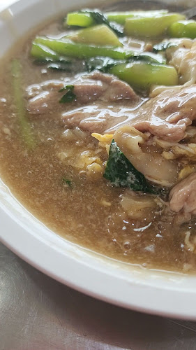 Opinii despre ยอดผักเมืองทอง ราดหน้า în อำเภอปากเกร็ด - การบริการอาหารและที่พัก