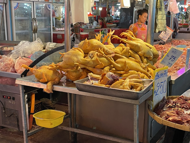 ตลาด รัตนากร - การบริการอาหารและที่พัก