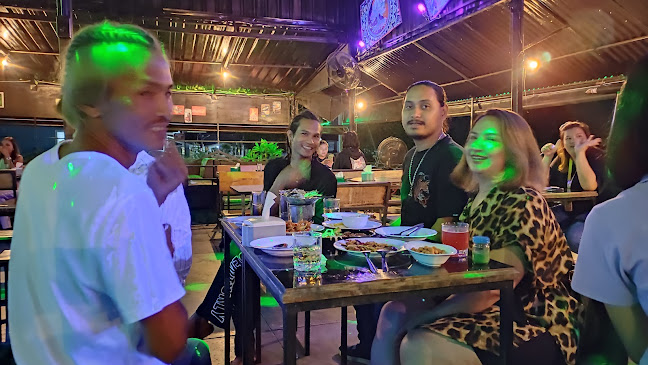 คอเบีย - การบริการอาหารและที่พัก