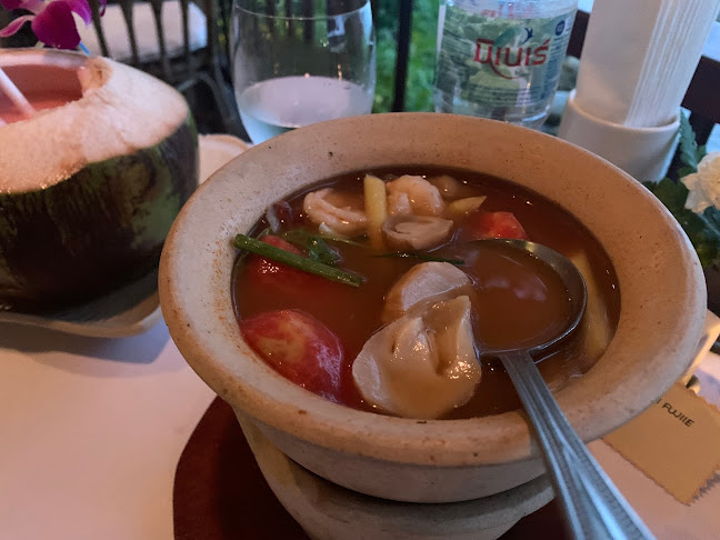 ออน เดอะ ร๊อค - การบริการอาหารและที่พัก