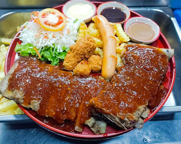 สเต็ก Y & X - การบริการอาหารและที่พัก