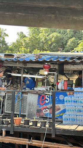 นายเก่งคลองสี่ ก๋วยเตี๋ยวเนื้อวัวรสเยี่ยม - การบริการอาหารและที่พัก