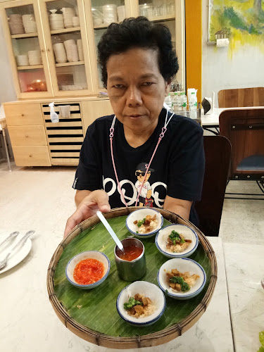 บ้านดั่ง - การบริการอาหารและที่พัก