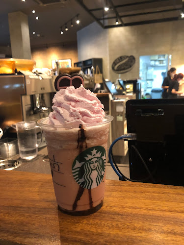 Opinii despre Starbucks Coffee The Avenue Pattaya în อำเภอบางละมุง - การบริการอาหารและที่พัก