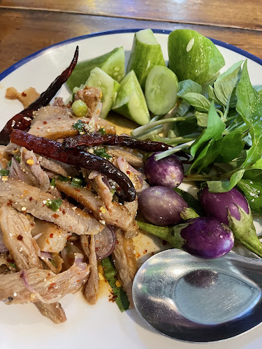 ตํากระเทย อุบลราชธานี Tumkratoei (Ubon Ratchathani) - การบริการอาหารและที่พัก