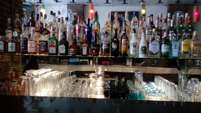 Opinii despre 夜市Michael's Bar - Phuket Town în Amphur Muang - การบริการอาหารและที่พัก