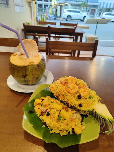 Tom Yum Restaurant - การบริการอาหารและที่พัก