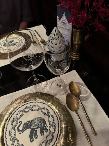 Blue Elephant - การบริการอาหารและที่พัก