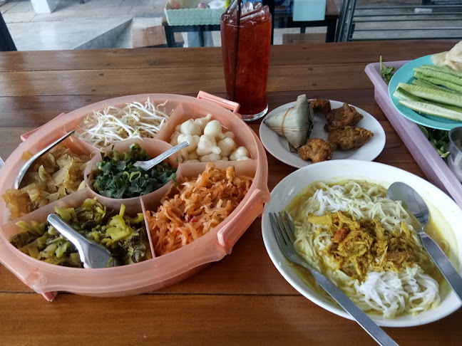 ขนมจีนจี้ลิ่ว บ๊ะจ่างภูเก็ต - การบริการอาหารและที่พัก