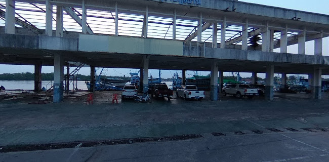 Opinii despre ท่าเทียบเรือประมงสุราษฎร์ธานี în อำเภอเมืองสุราษฎร์ธานี - การบริการอาหารและที่พัก