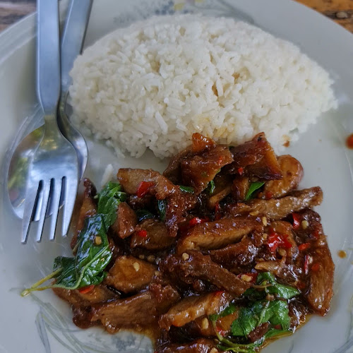 ครัวอภิรัตต์ริมทางรถไฟ