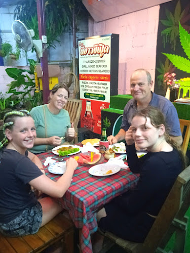 ร้านอาหารสีขาวซีฟู้ด - การบริการอาหารและที่พัก