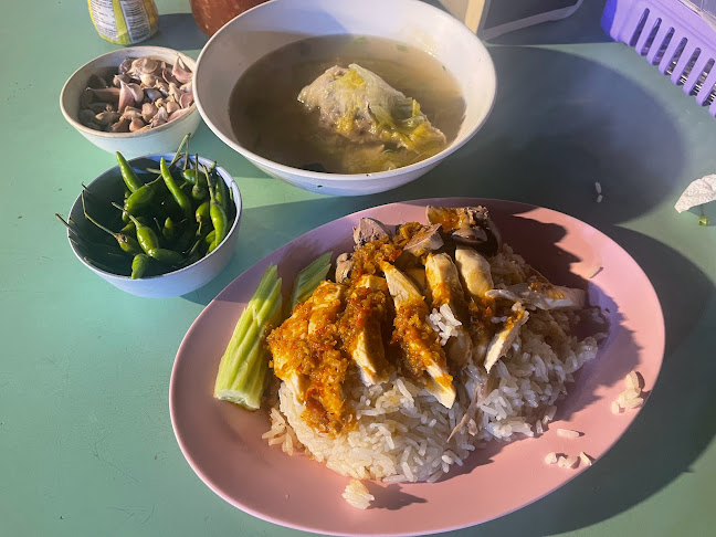 ข้าวมันไก่สุโขทัย ข้าง 7-11 ปากซอยพระตำหนัก 3 - อำเภอบางละมุง