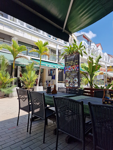 บริษัท อีสท์ เรสทัวรองท์ จำกัด - การบริการอาหารและที่พัก