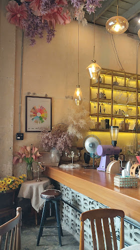 Opinii despre ไฟโฟ โอลด์ทาวน์ คาเฟ่ แอนด์ ฟลอรัล în อำเภอเมืองนครราชสีมา - การบริการอาหารและที่พัก
