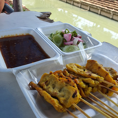 Comentarii opinii despre Hongyok Pork Red Rice - ข้าวหมูแดงหงษ์หยกนครปฐม(ริมคลอง)