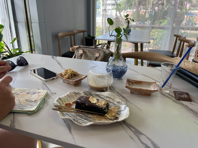 Posh and Pow Club Café