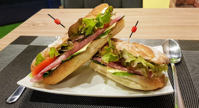 Opinii despre Mayday Coffee & Bar în อำเภอกะทู้ - การบริการอาหารและที่พัก