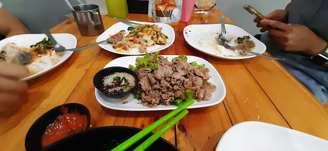 ก๋วยเตี๋ยวเรือโคขุนเจ้าคุณ - การบริการอาหารและที่พัก