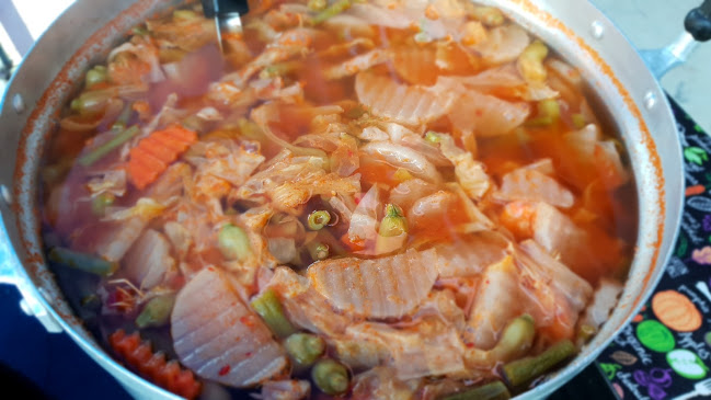 ร้านข้าวแกงอร่อย - การบริการอาหารและที่พัก