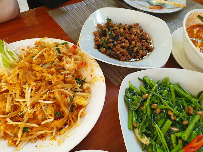 Opinii despre Sweet Chilli Restaurant & Bar @Karon Beach în อำเภอเมืองภูเก็ต - การบริการอาหารและที่พัก