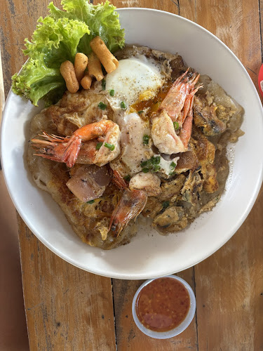 ร้านเด็ดเอร็ด ก๋วยเตี๋ยวคั่วไก่ไฟมังกร by pinny the chef @ระยอง