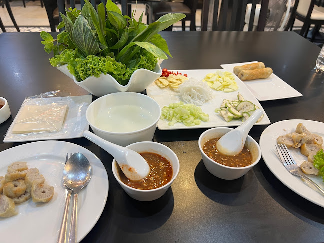 ร้านอาหารเวียดนามซินจ่าวเวียตหาดใหญ่ (วีทีแหนมเนืองหาดใหญ่) - การบริการอาหารและที่พัก