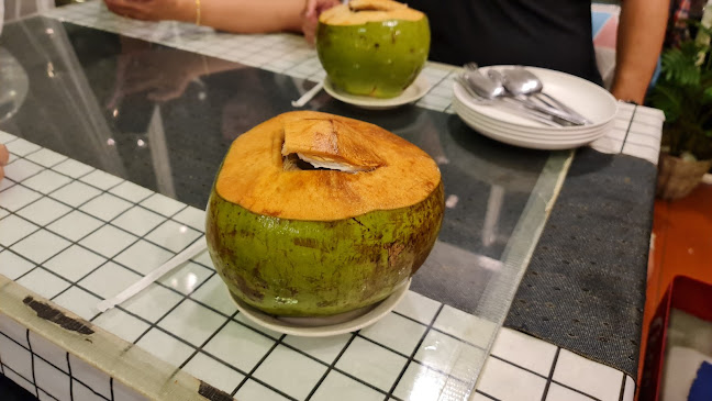 Alive Cheewit Cheewa - การบริการอาหารและที่พัก