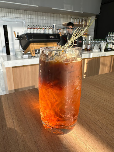 Opinii despre CoffeeWORKS Phuket Experience Center în อำเภอเมืองภูเก็ต - การบริการอาหารและที่พัก