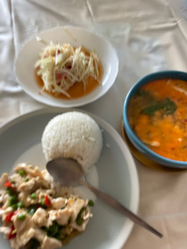 ร้านแม่บัวออน (Bua-Onn Thai cuisine) - การบริการอาหารและที่พัก