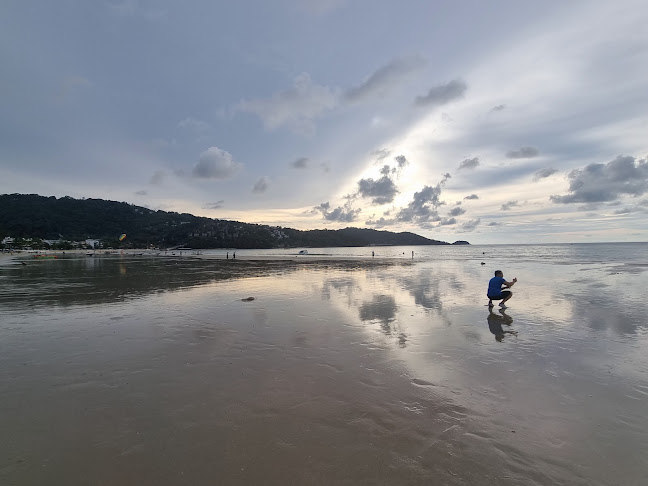 90 ถ. ทวีวงศ์ ตำบลป่าตอง อำเภอกะทู้ ภูเก็ต 83150