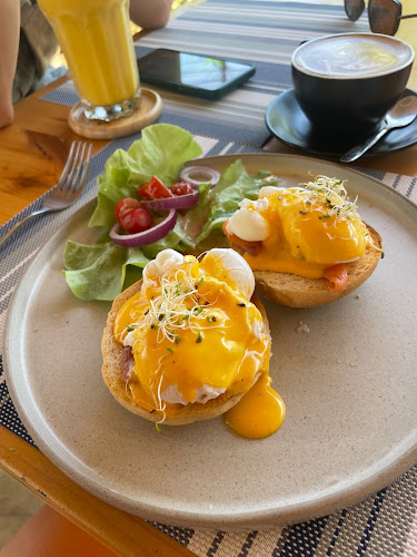 Coco's Nai Harn Cafe