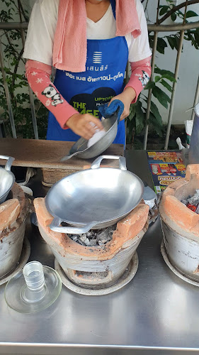 โอชารส ลูกชิ้นเนื้อ - การบริการอาหารและที่พัก