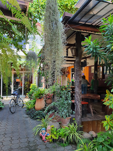 Toffyhome Coffee - การบริการอาหารและที่พัก