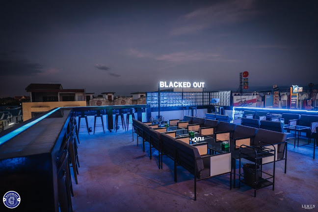 Blacked Out - เมือง