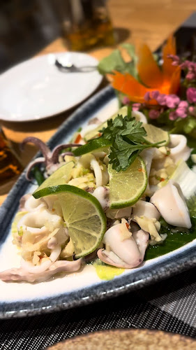 De Earn Cafe and Bar Phuket