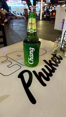 Hooters Phuket | American Restaurant & Sports Bar - การบริการอาหารและที่พัก