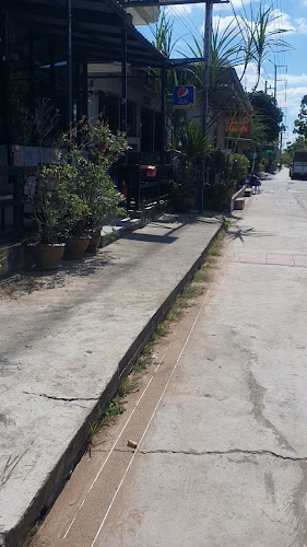 สเต็กลุงเดฟ#ตรงข้ามหอกาญจนา - การบริการอาหารและที่พัก